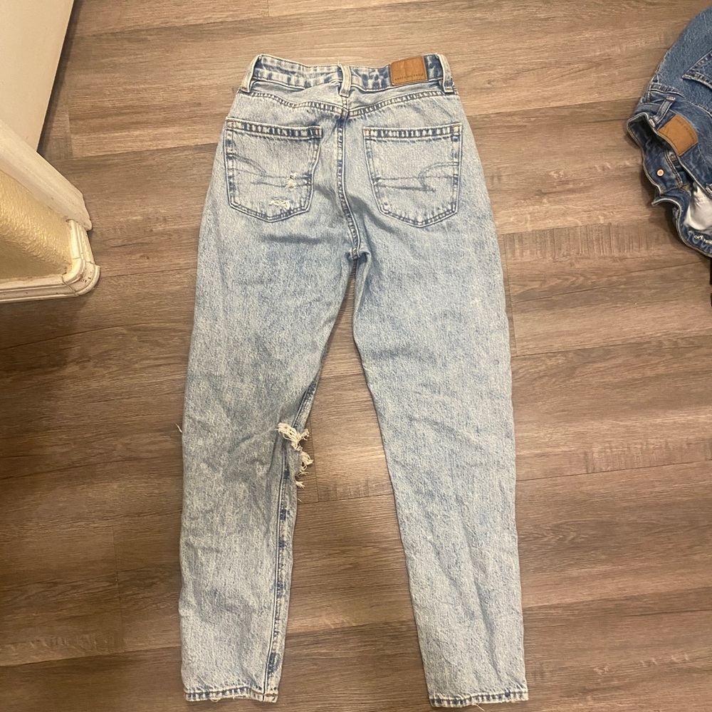 American Eagle light wash denim jeans. Size 00 regular